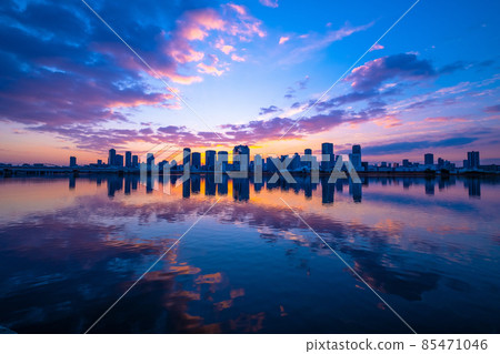 大阪梅田的摩天大樓，大城市的曙光 85471046