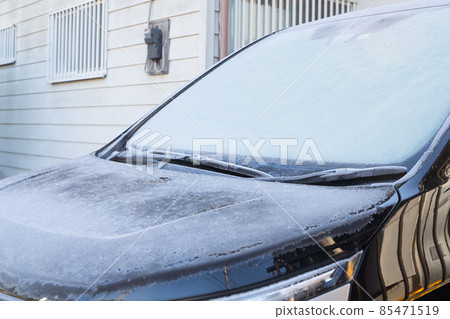 Freezing car windshield 85471519