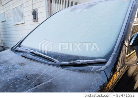 Freezing car windshield 85471552