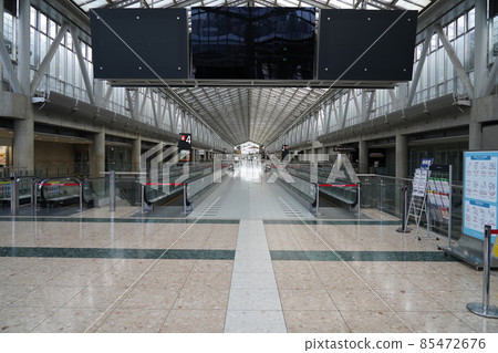 Tokyo Big Sight East Hall with few people 85472676