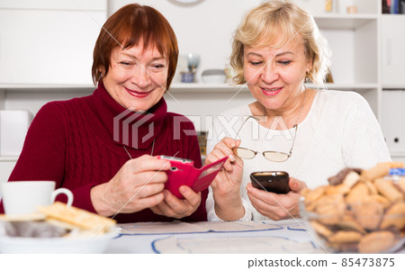 pensioners females holding mobile phones pensioners females holding mobile phones 85473875