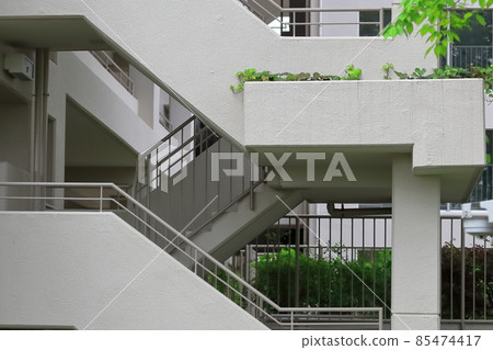 Image of the external stairs of the condominium 85474417