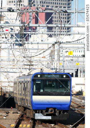 Yokosuka Line train entering Shinagawa Station 85474425