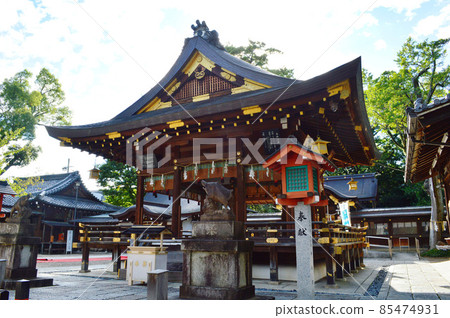 供奉著10月早晨參拜的野豬的京都市具神社令人耳目一新 85474931