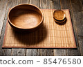 Empty wooden bowl on natural background. 85476580