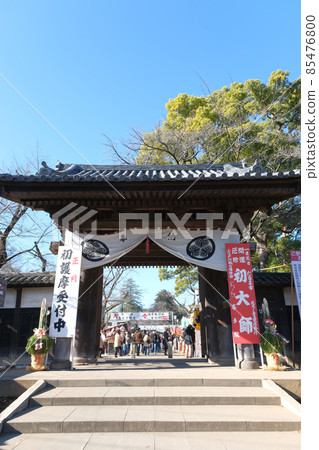 Little Edo Kawagoe Kitain's Sanmon New Year scenery worshipers' faces have been blurred 85476800