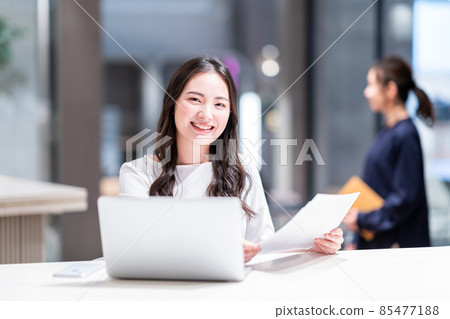 辦公室女商人拍攝合作：WEEK Shibadaimon（Sun Frontier Fudousan） 85477188