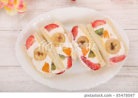 Fruit sandwich  85478097