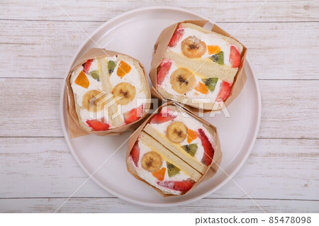 Fruit sandwich  85478098