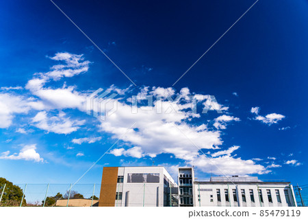 White-walled building and winter blue sky 85479119