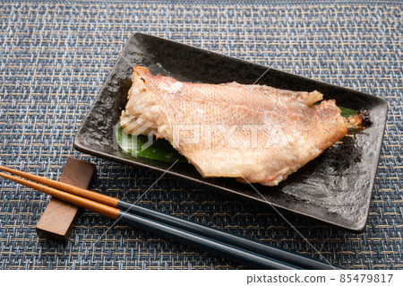 烤紅魚渣 85479817