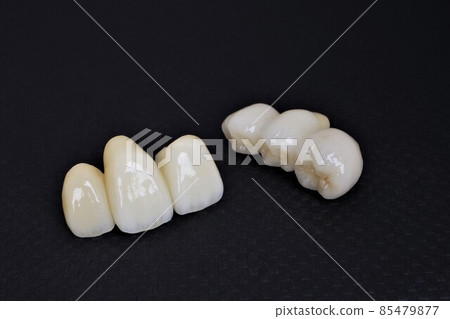 在您戴口罩期間,讓我們與牙醫一起清潔您的牙齒 在您戴口罩期間,讓我們與牙醫一起清潔您的牙齒 85479877