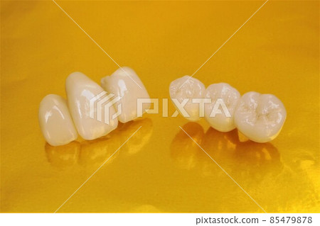 Let's clean your teeth with a dentist during your mask life Let's clean your teeth with a dentist during your mask life 85479878