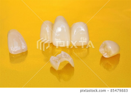 在您戴口罩期間，讓我們與牙醫一起清潔您的牙齒 85479883