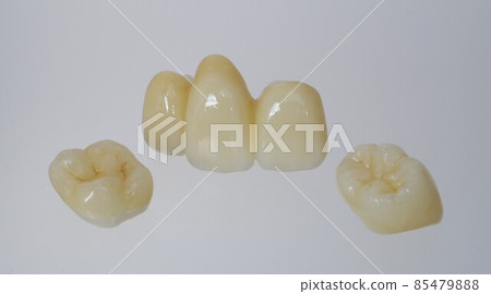 Let's clean your teeth with a dentist during your mask life 85479888