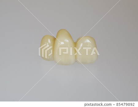 在您戴口罩期間,讓我們與牙醫一起清潔您的牙齒 在您戴口罩期間,讓我們與牙醫一起清潔您的牙齒 85479892