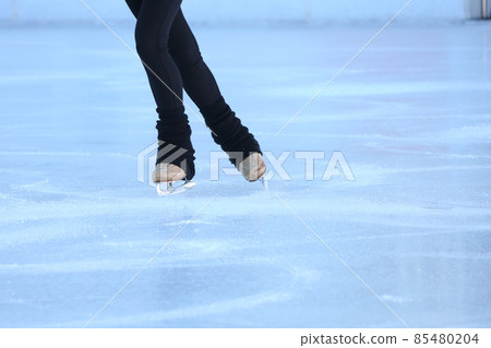 Winter sports skating 85480204