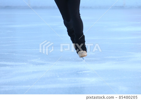 Winter sports skating 85480205