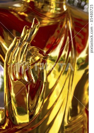 Hands of Golden Buddha statue in the buddhist temple Hands of Golden Buddha statue in the buddhist temple 85480725