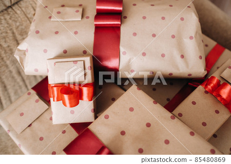 gifts for guests at the wedding ceremony gifts for guests at the wedding ceremony 85480869