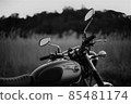一輛摩托車 85481174