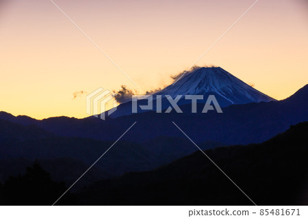 Diamond Fuji from Takaori, Yamanashi Prefecture 85481671