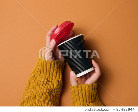 hands hold paper cardboard brown cup for coffee. Eco-friendly tableware hands hold paper cardboard brown cup for coffee. Eco-friendly tableware 85482944