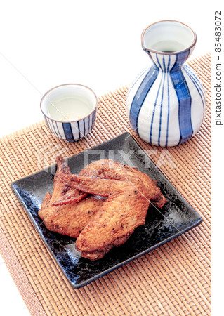 Fried chicken wings and sake [white background] 85483072