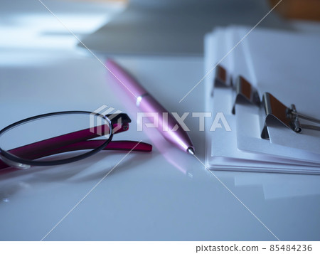 Business image · document · glasses · women 85484236