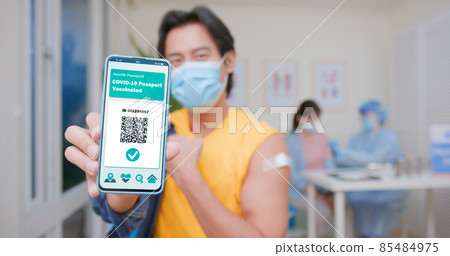 man shows vaccine passport 85484975