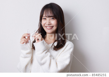 Female with mouthpiece correction Female with mouthpiece correction 85485231