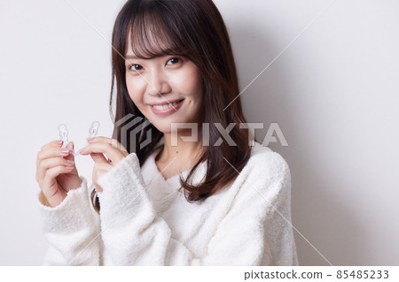 Female with mouthpiece correction 85485233