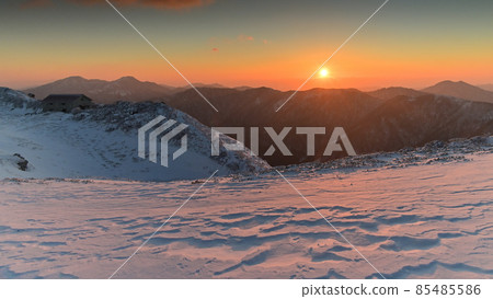 四國最美麗的山三重峰的冬季風光 85485586