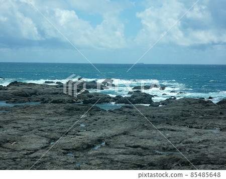 Nanki coast where the blue and horizontal of the sky continues 85485648