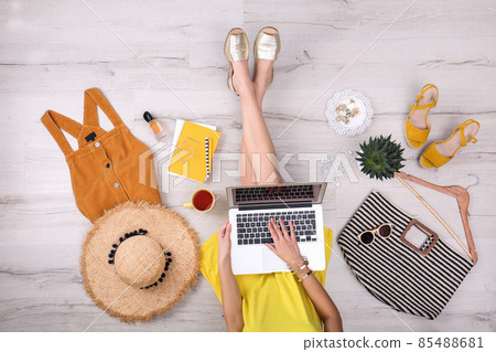 Fashion blogger with laptop sitting on floor, top view 85488681
