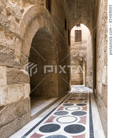 The passage leading to the Courtyard of Sultaan Qalawun Mosque 85489005