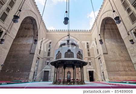 Courtyard of Sultan Hasan Mosque with ablution fountain and huge arches, Cairo, Egypt 85489008