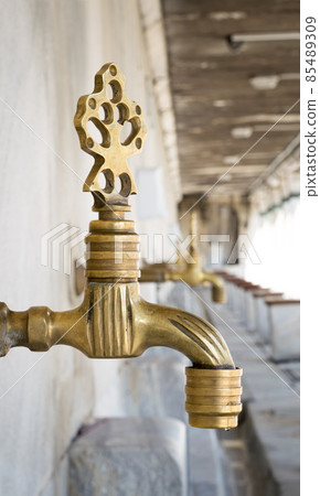Turkish Ottoman style antique ablution tap at the ablution fountain in front of Sultan Ahmed Mosque, Istanbul, Turkey Turkish Ottoman style antique ablution tap at the ablution fountain in front of Sultan Ahmed Mosque, Istanbul, Turkey 85489309