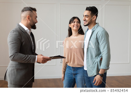 Estate Agent Showing Property For Young Buyers 85492454