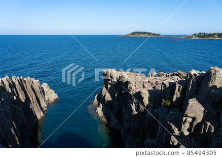 Tojinbo, a precipitous cliff in Sakai City, Fukui Prefecture (October) Tojinbo, a precipitous cliff in Sakai City, Fukui Prefecture (October) 85494305