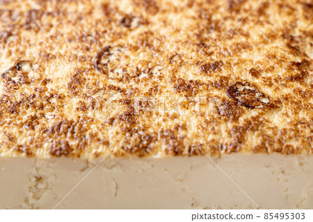 The grilled tofu is up. 85495303