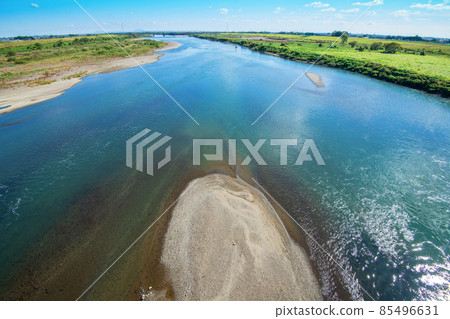 View from the top of the Tone River Showa Bridge to the downstream, near the roadside station Hanyu, autumn scenery View from the top of the Tone River Showa Bridge to the downstream, near the roadside station Hanyu, autumn scenery 85496631