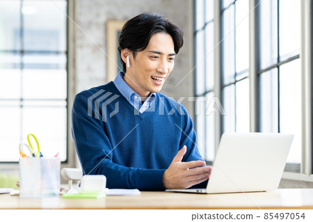 Telework middle man 85497054