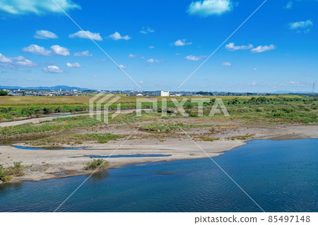 View from the top of the Tone River Showa Bridge to the downstream, near the roadside station Hanyu, autumn scenery 85497148