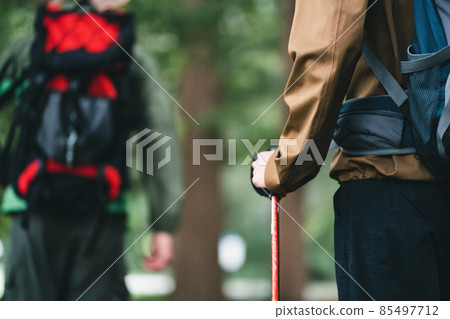 Men walking on mountain roads 85497712