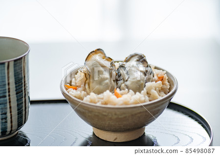 Delicious oyster rice in winter Delicious oyster rice in winter 85498087