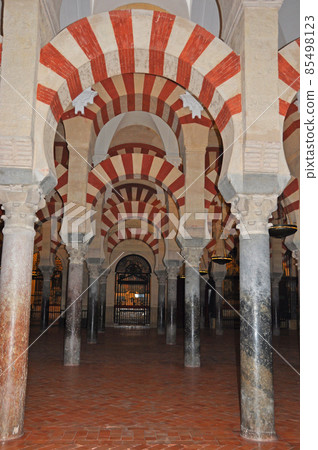 Spain Cordoba World Heritage Mezquita Column Forest During Worship 85498123