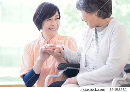 Nursing image portrait of senior female and caregiver "LINK FOREST" 85498281