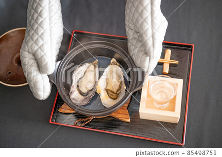 Steamed oysters and sake you want to eat in winter Steamed oysters and sake you want to eat in winter 85498751
