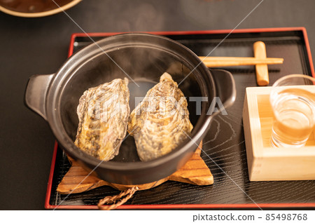 Steamed oysters and sake you want to eat in winter 85498768
